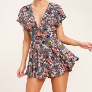 Lulu’s Romper Navy Dondi Floral Size Small